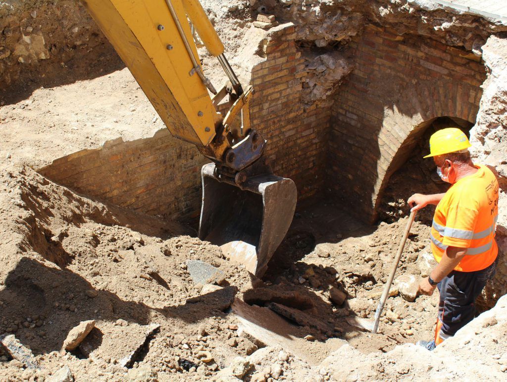 Ayuntamiento de Novelda 08-1-1024x773 La Consellera de Qualitat Democràtica visita les excavacions d'un dels refugis antiaeris de Novelda 