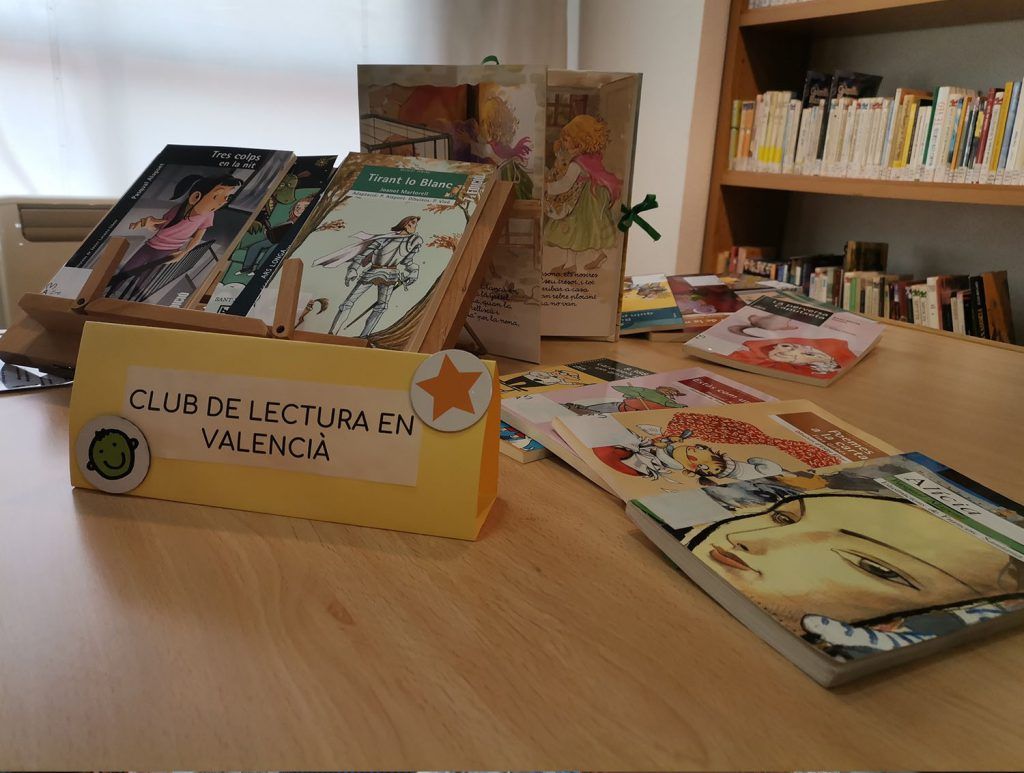Ayuntamiento de Novelda 01-18-1024x773 La Biblioteca Municipal reinicia els seus clubs de lectura 