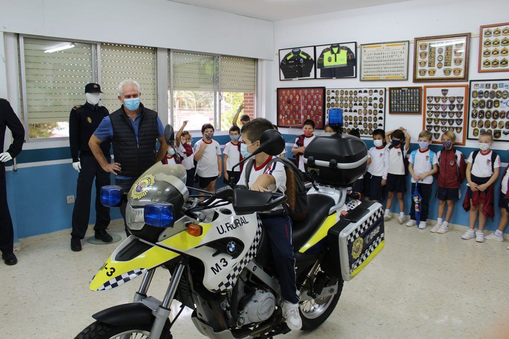 Ayuntamiento de Novelda 03-14-1024x683 El Museu de la Policia Local obri les seues portes als escolars noveldenses 