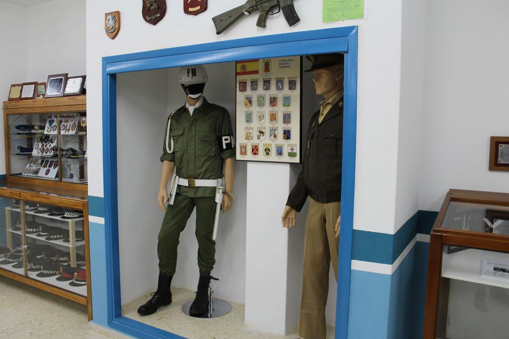 Ayuntamiento de Novelda 06-11-1024x683 El Museu de la Policia Local obri les seues portes als escolars noveldenses 