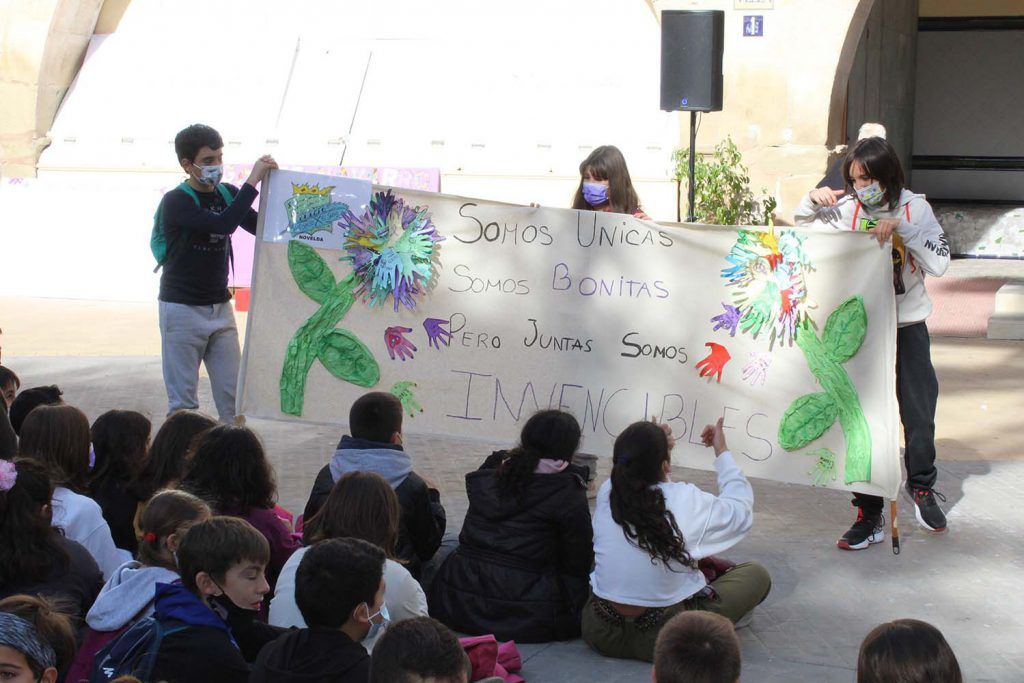 Ayuntamiento de Novelda 01-16-1024x683 Petjades per al record en el Dia Internacional per a l'Eliminació de la Violència contra la Dona 