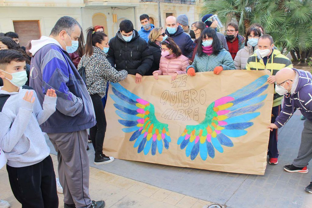 Ayuntamiento de Novelda 02-16-1024x683 Petjades per al record en el Dia Internacional per a l'Eliminació de la Violència contra la Dona 