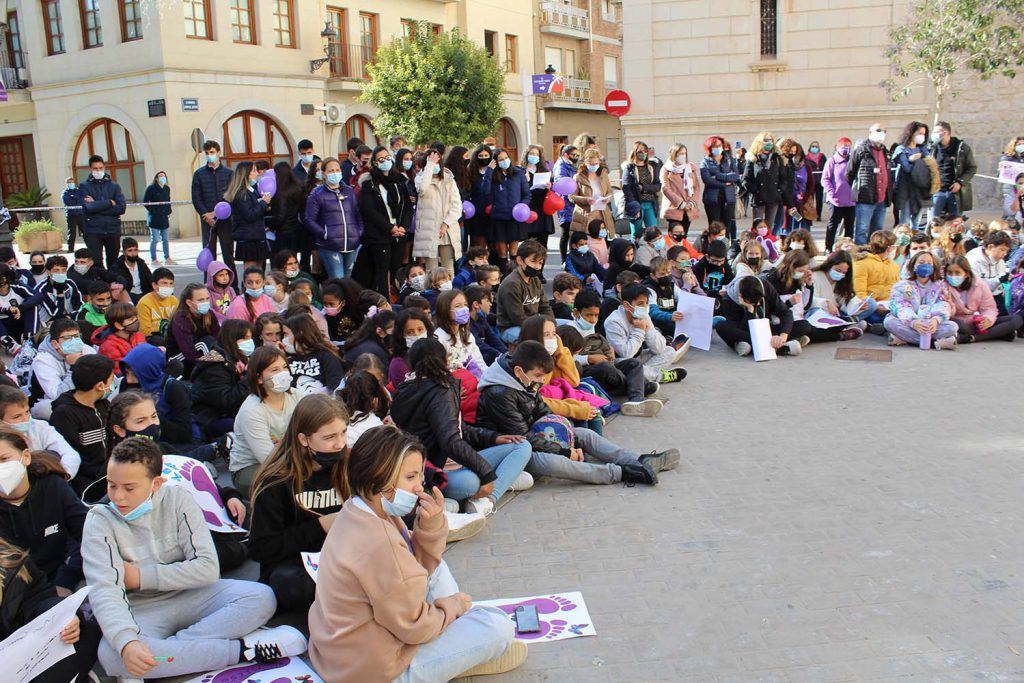 Ayuntamiento de Novelda 04-11-1024x683 Huellas para el recuerdo en el Día Internacional para la Eliminación de la Violencia contra la Mujer 