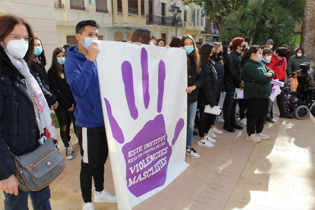 Ayuntamiento de Novelda 05-9-1024x683 Petjades per al record en el Dia Internacional per a l'Eliminació de la Violència contra la Dona 