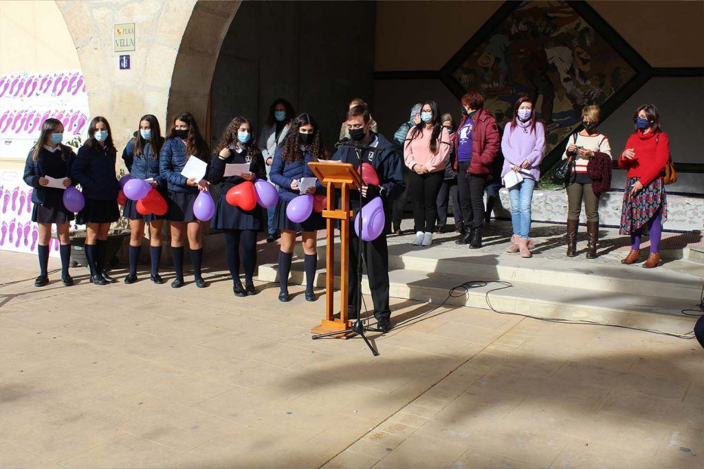 Ayuntamiento de Novelda 10-1-1024x683 Huellas para el recuerdo en el Día Internacional para la Eliminación de la Violencia contra la Mujer 