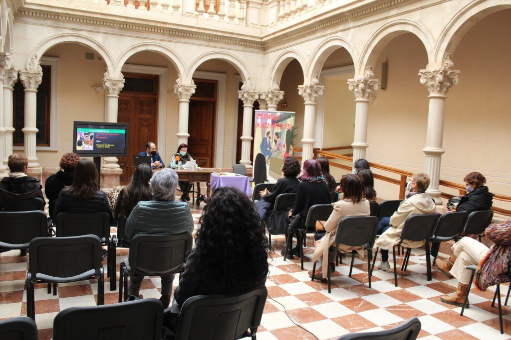 Ayuntamiento de Novelda IMG_0889-1024x683 El Gómez-Tortosa acoge la presentación del libro Mujeres Encadenadas 