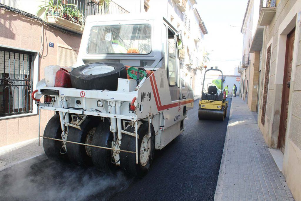 Ayuntamiento de Novelda 01-2-1024x683 Es posen en marxa treballs d'asfaltat en diferents carrers del nucli urbà 