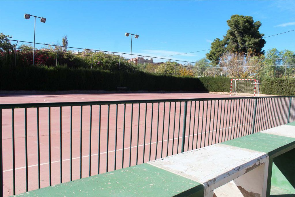 Ayuntamiento de Novelda 02-11-1024x683 Deportes inicia las obras para la mejora de las pistas de fútbol sala de los “Campitos” 