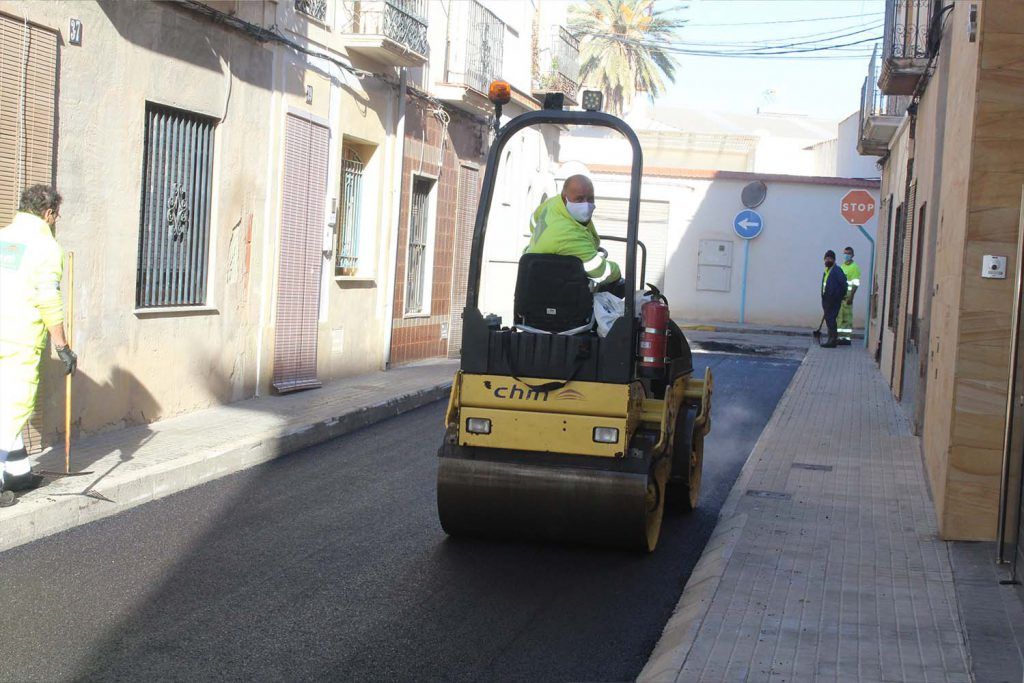 Ayuntamiento de Novelda 03-1024x683 Es posen en marxa treballs d'asfaltat en diferents carrers del nucli urbà 