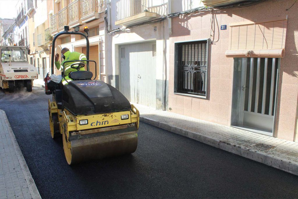 Ayuntamiento de Novelda 04-1024x683 Es posen en marxa treballs d'asfaltat en diferents carrers del nucli urbà 