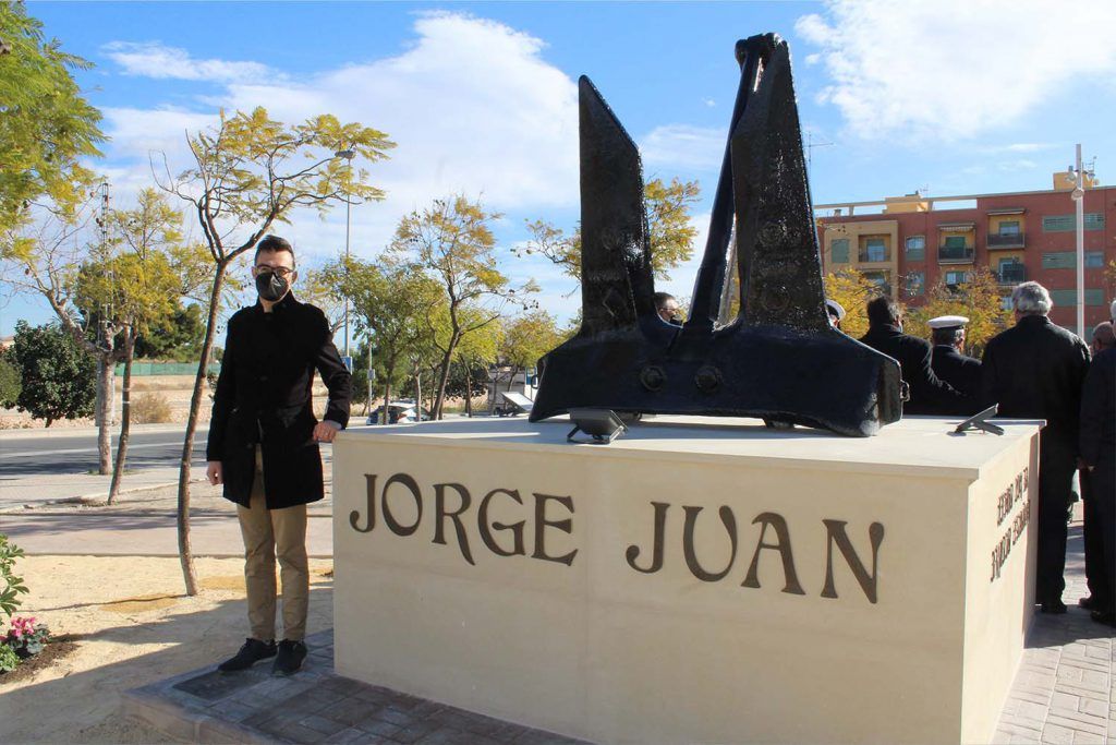 Ayuntamiento de Novelda 01-2-1024x683 Se inaugura el monumento con el ancla cedida por la Armada Española en homenaje a Jorge Juan 