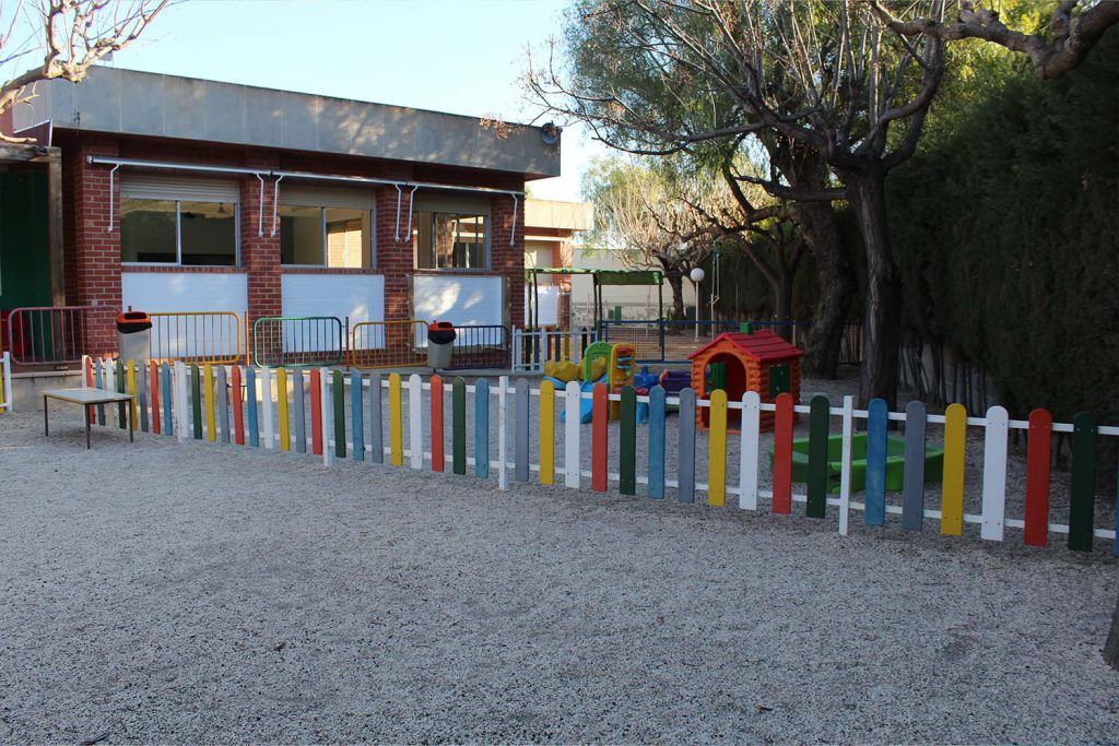 Ayuntamiento de Novelda 02-8-1024x683 Mantenimiento de Ciudad realiza mejoras en la zona de juegos de la Escuela de Educación Infantil Carmen Valero 
