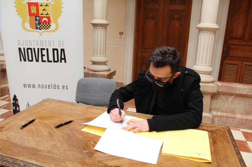 Ayuntamiento de Novelda 05-1-1024x682 L'Ajuntament signa els convenis de col·laboració amb les AMPA’s dels centres educatius per al finançament de les activitats extraescolars 
