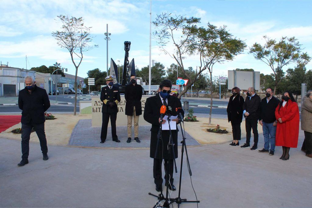 Ayuntamiento de Novelda 06-1024x683 Se inaugura el monumento con el ancla cedida por la Armada Española en homenaje a Jorge Juan 