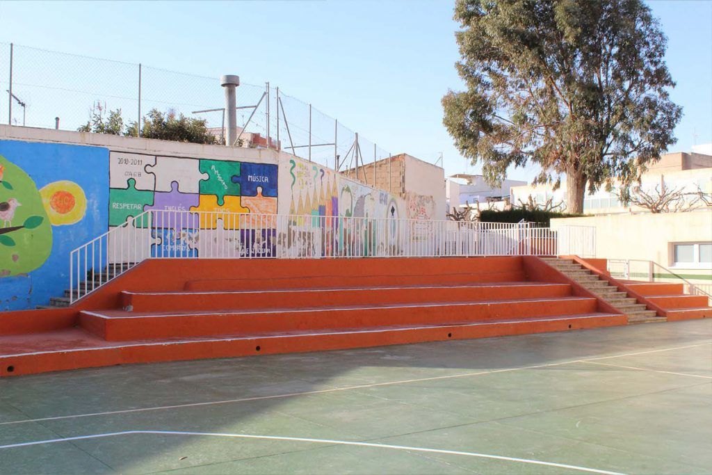 Ayuntamiento de Novelda 06-2-1024x683 Manteniment de Ciutat escomet millores de pintura en el CEIP Alfons X El Savi 