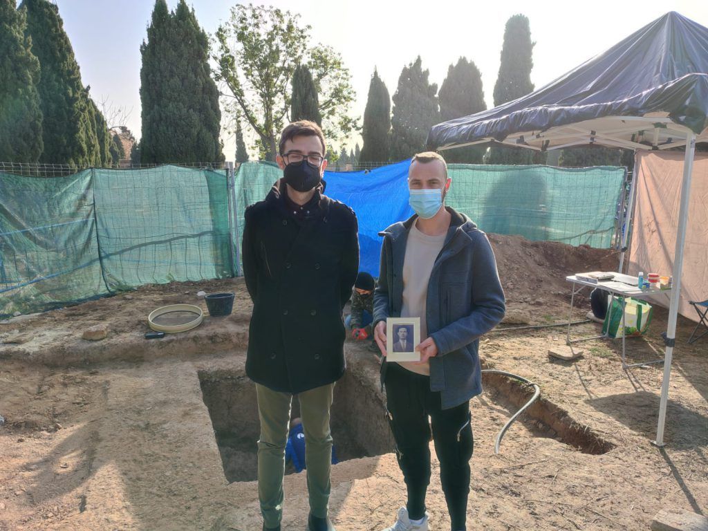 Ayuntamiento de Novelda 01-1024x768 L'alcalde visita la Fossa 33 del cementeri d'Alacant on podrien trobar-se les restes de dues noveldenses represaliats pel franquisme 