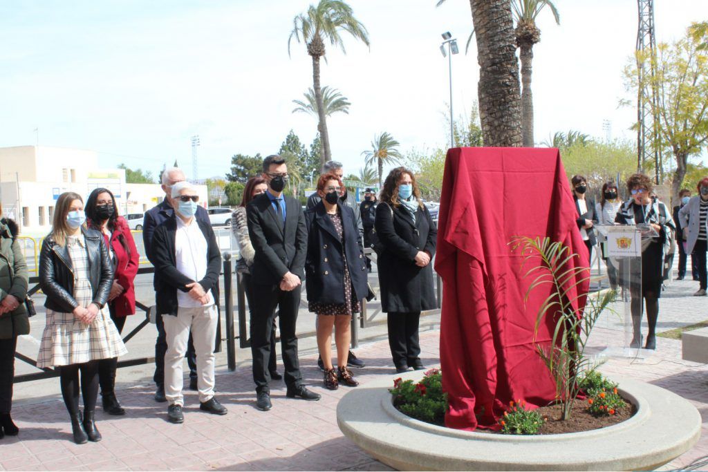 Ayuntamiento de Novelda 01-13-1024x683 Un monòlit en memòria de les víctimes de la Covid i en reconeixement als qui van lluitar contra la pandèmia 