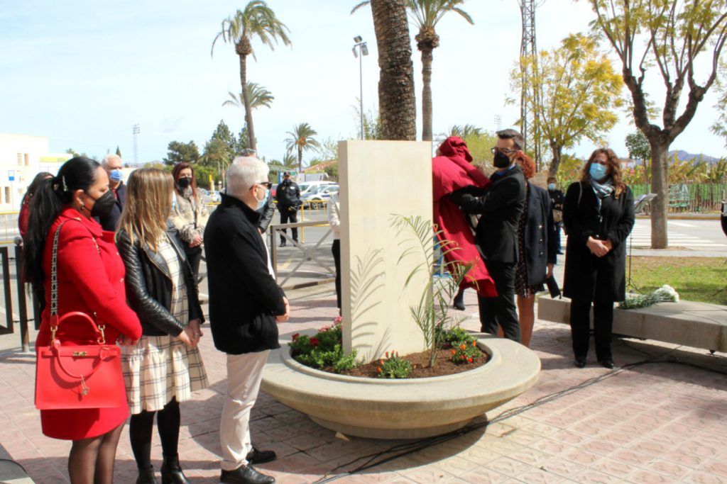 Ayuntamiento de Novelda 03-13-1024x683 Un monòlit en memòria de les víctimes de la Covid i en reconeixement als qui van lluitar contra la pandèmia 