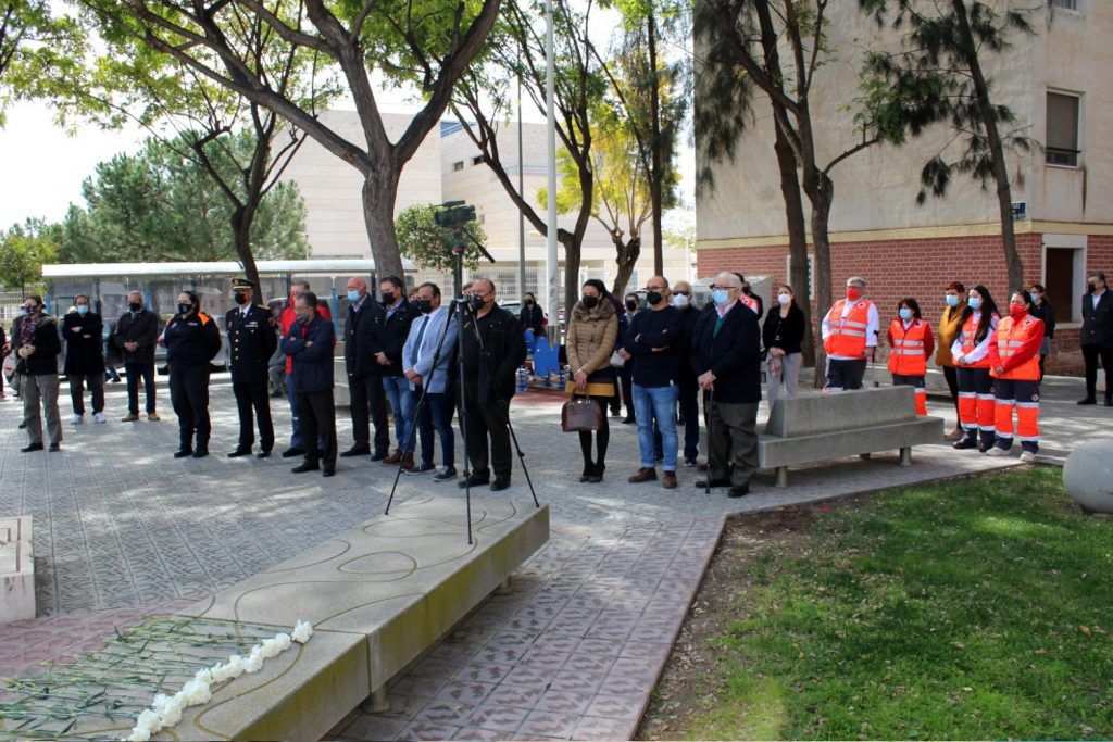 Ayuntamiento de Novelda 06-6-1024x683 Un monolito en memoria de las víctimas de la Covid y en reconocimiento a quienes lucharon contra la pandemia 