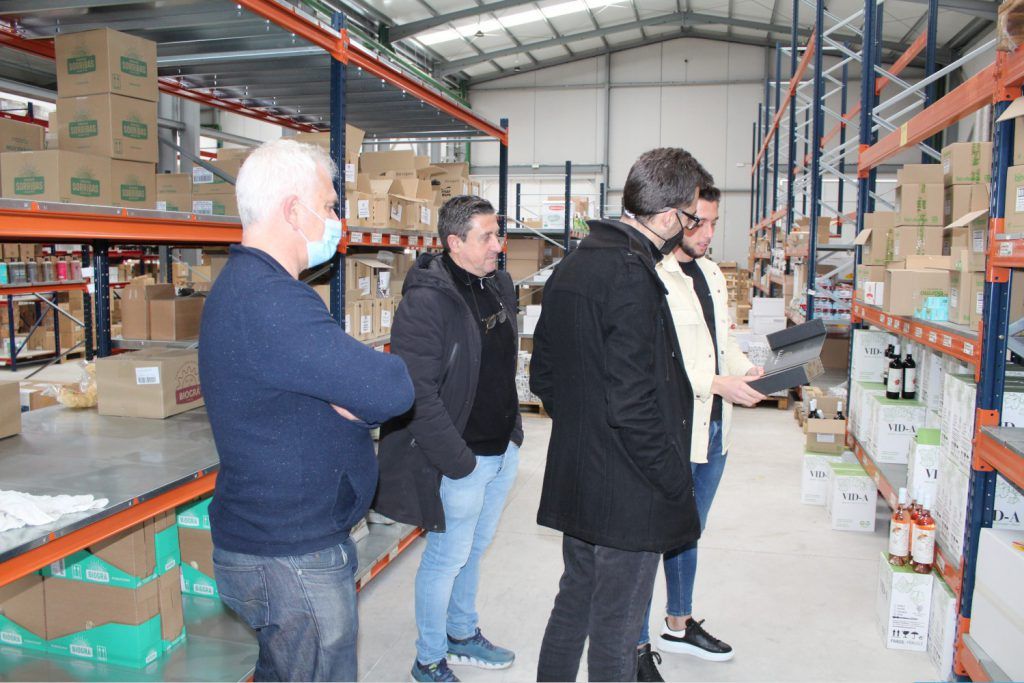 Ayuntamiento de Novelda 08-8-1024x683 L'alcalde visita l'empresa de distribució Dietconsum i reafirma l'aposta per la diversificació industrial 