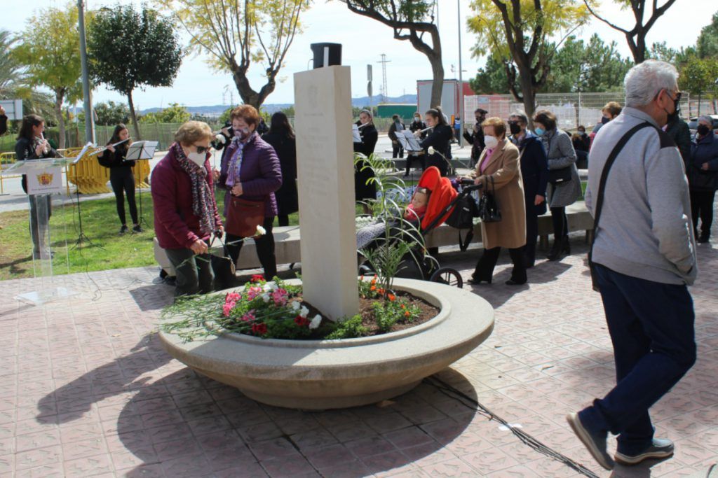 Ayuntamiento de Novelda 17-4-1024x683 Un monòlit en memòria de les víctimes de la Covid i en reconeixement als qui van lluitar contra la pandèmia 