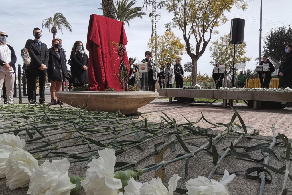 Ayuntamiento de Novelda 22-1024x683 Un monolito en memoria de las víctimas de la Covid y en reconocimiento a quienes lucharon contra la pandemia 