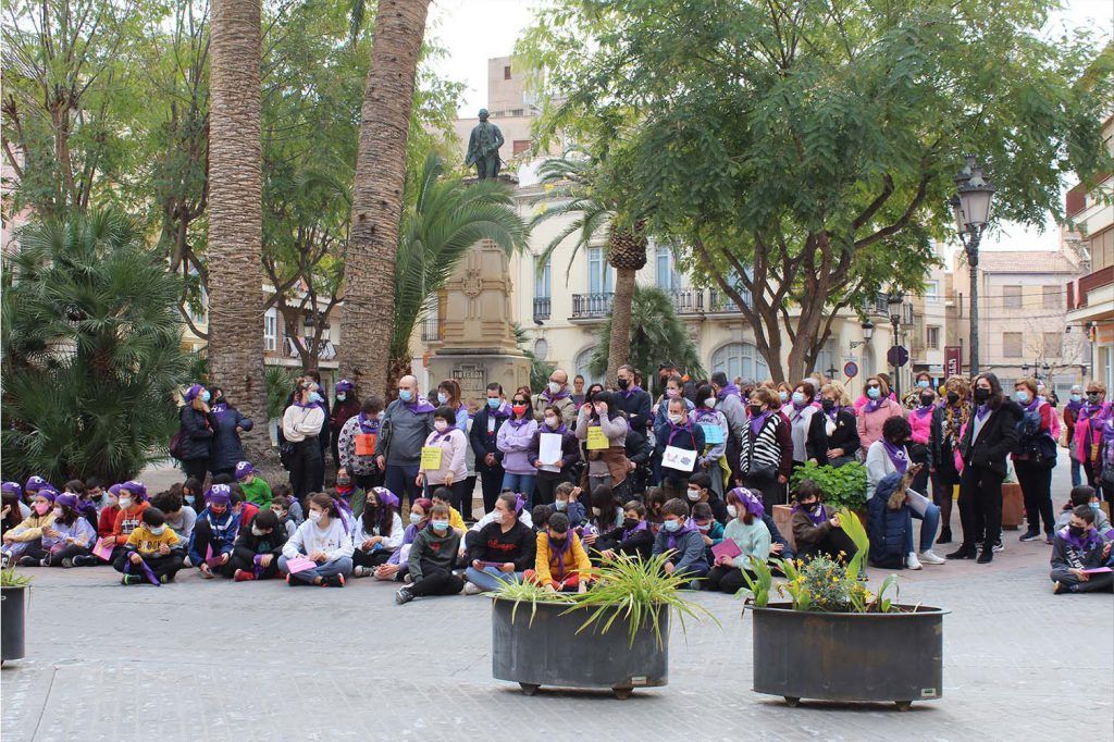 Ayuntamiento de Novelda 32-1024x682 Novelda es manifesta per l'apoderament de les dones 