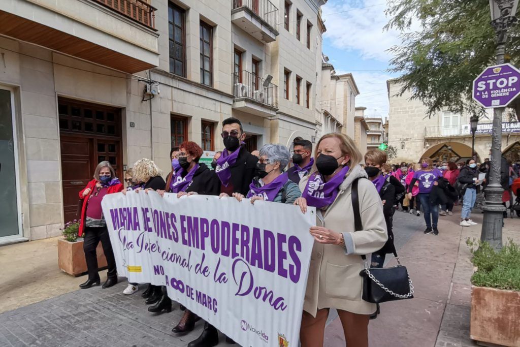 Ayuntamiento de Novelda 54-1-1024x683 Novelda es manifesta per l'apoderament de les dones 