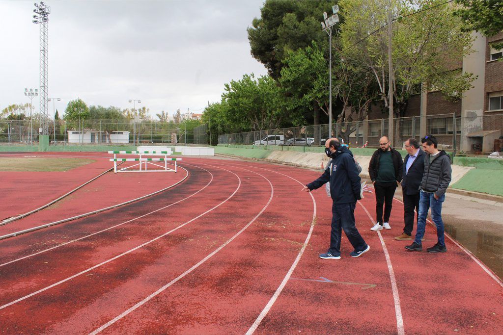 Ayuntamiento de Novelda 07-6-1024x683 El Ayuntamiento presenta a la Federación el proyecto de mejora y homologación de las pistas de atletismo 