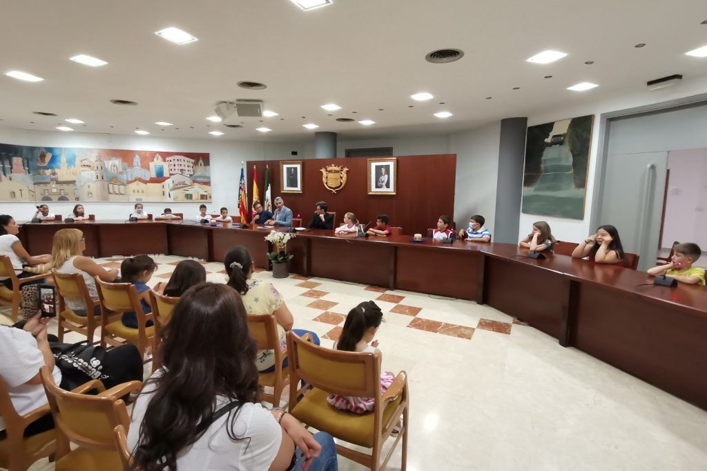 Ayuntamiento de Novelda 02-Consejo-de-los-niños-1024x683 El saló de Plens acull la primera sessió del Consell Municipal dels Xiquets i les Xiquetes 