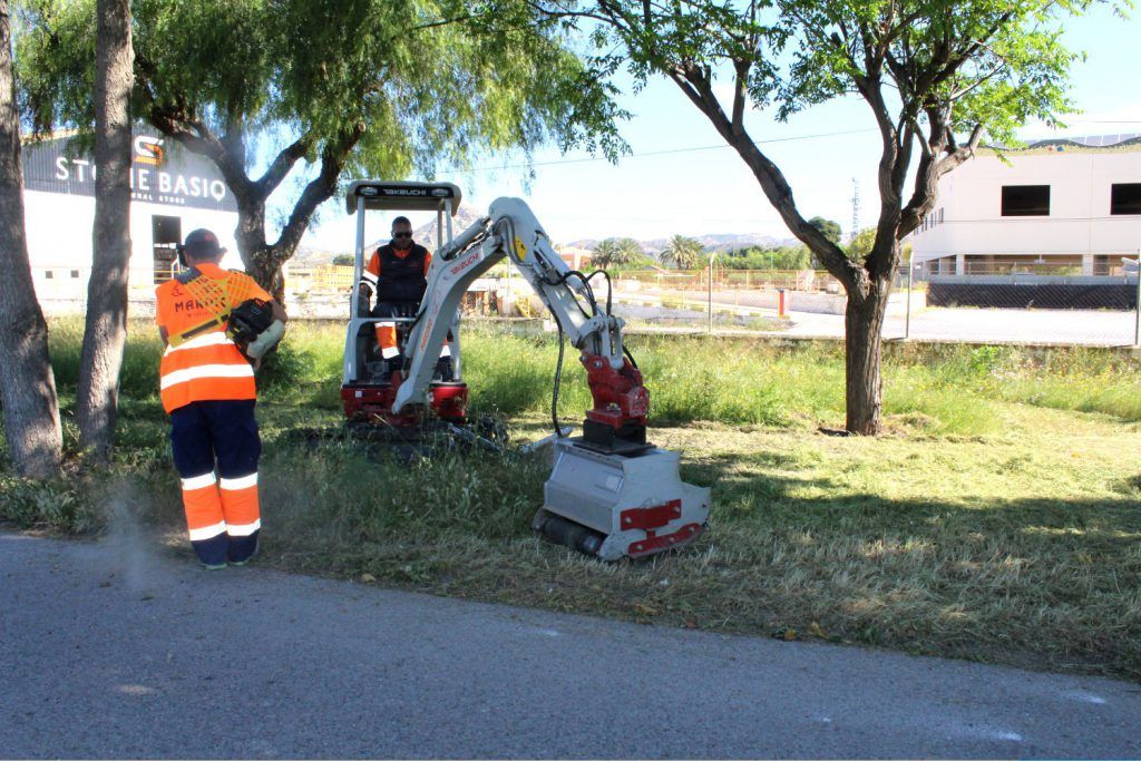 Ayuntamiento de Novelda 03-Desbroce-cauce-rio-1024x683 Medio Ambiente realiza trabajos de desbroce en el cauce del Vinalopó 