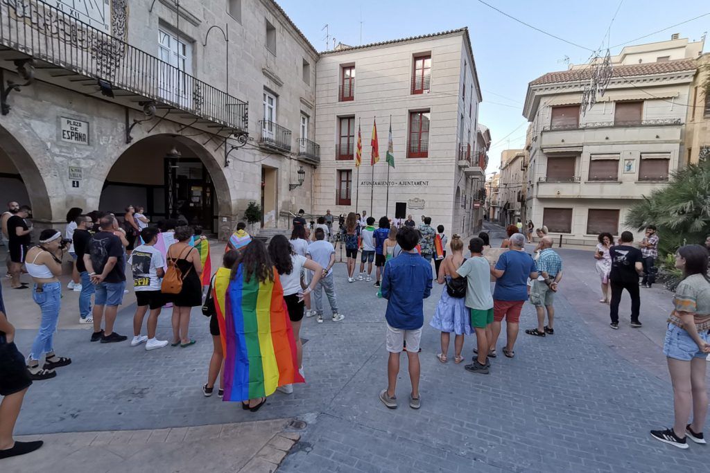 Ayuntamiento de Novelda 04-Dia-Orgullo-LGTBI-1024x683 Novelda se suma a la celebració del Dia Internacional de l'Orgull LGTBI 