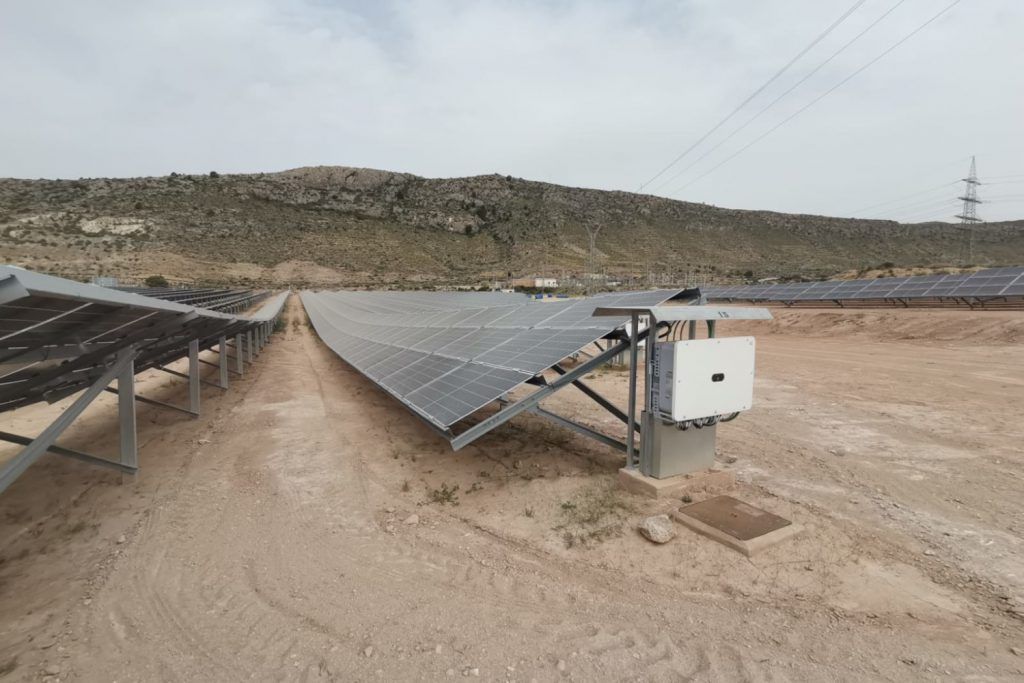 Ayuntamiento de Novelda 10-Inauguracion-planta-solar-1024x683 Es presenta Salinetes I, la primera planta solar fotovoltaica assentada a Novelda 