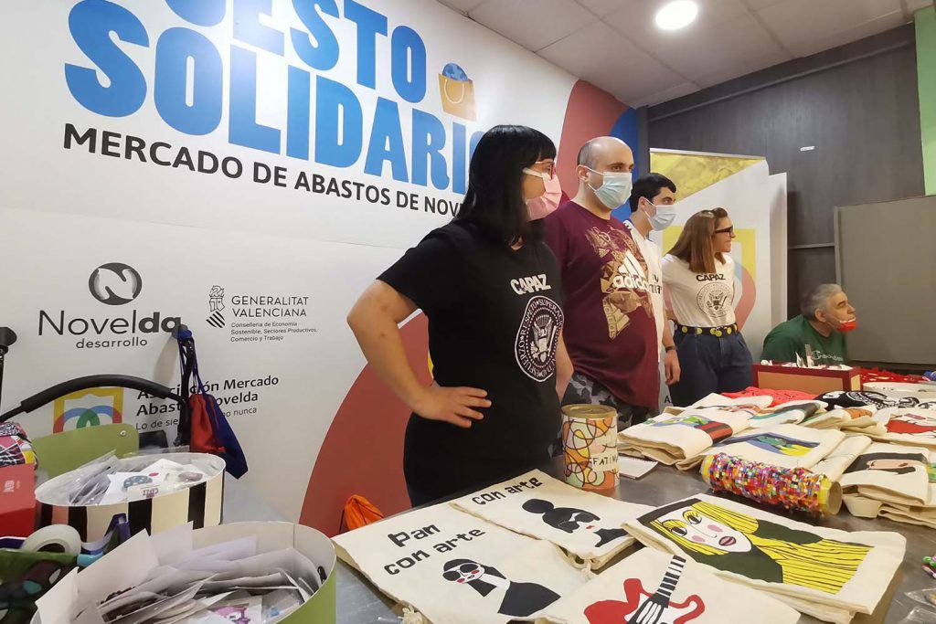 Ayuntamiento de Novelda Puesto-solidario-4-1024x683 La Asociación del Mercado inaugura su Puesto Solidario 