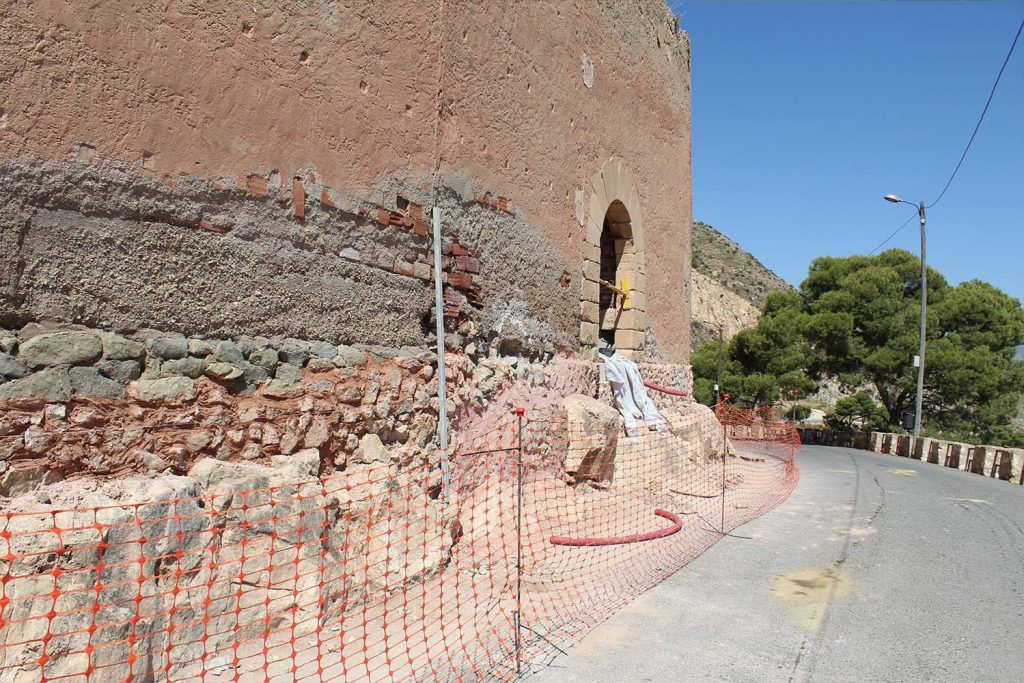 Ayuntamiento de Novelda Heraldo-3-1024x683 Finalitzen els treballs de recuperació de la Font dels Tres Amics 