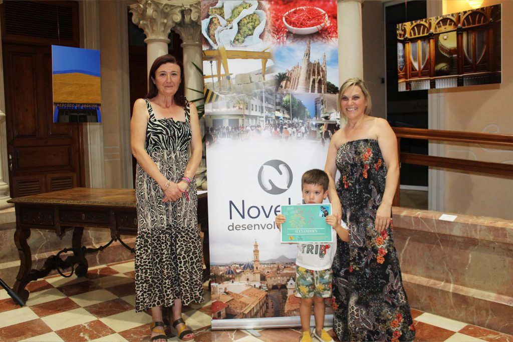 Ayuntamiento de Novelda escaparate-2-1024x683 Comerç entrega els premis del primer concurs d'aparadors Novelda en Festes 