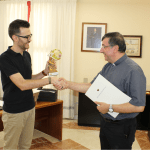 Ayuntamiento de Novelda 05-despedida-francisco-rayos-1-150x150 L'alcalde entrega al rector de Sant Pere la Menció honorífica de l'Ajuntament en el seu comiat 