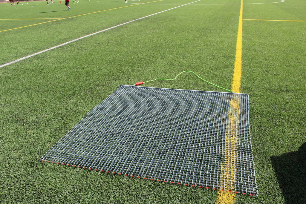 Ayuntamiento de Novelda 06-mantenimiento-instalaciones-deportivas-1-1024x683 Deportes adquiere maquinaria para el mantenimiento del césped artificial de los campos de fútbol 