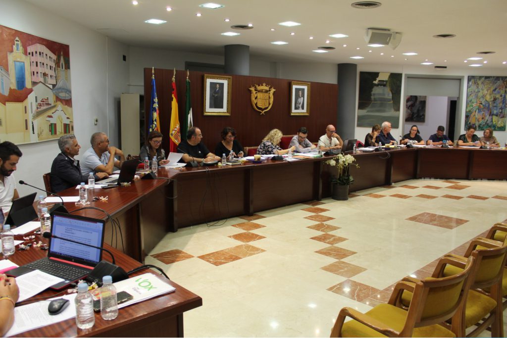 Ayuntamiento de Novelda 01-pleno-ordinario-octubre-1024x683 El Ayuntamiento triplicará su factura eléctrica durante los próximos dos años 