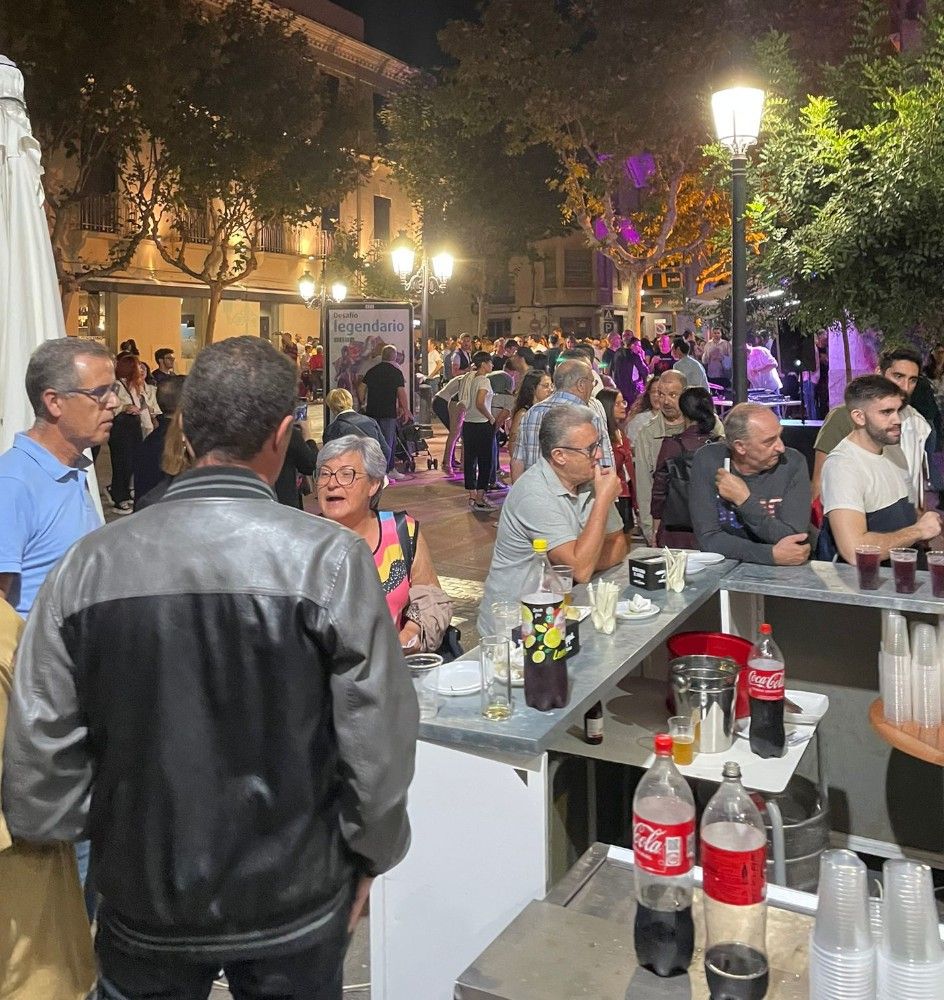 Ayuntamiento de Novelda 13-Nit-Oberta La Nit Oberta volvió a demostrar la extraordinaria salud de la hostelería y comercio local 
