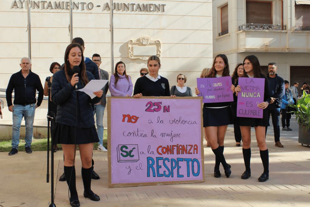 Ayuntamiento de Novelda 20-Dia-de-la-violencia-de-genero-1024x683 Novelda torna a unir-se contra la desigualtat i la violència de gènere en el 25N 