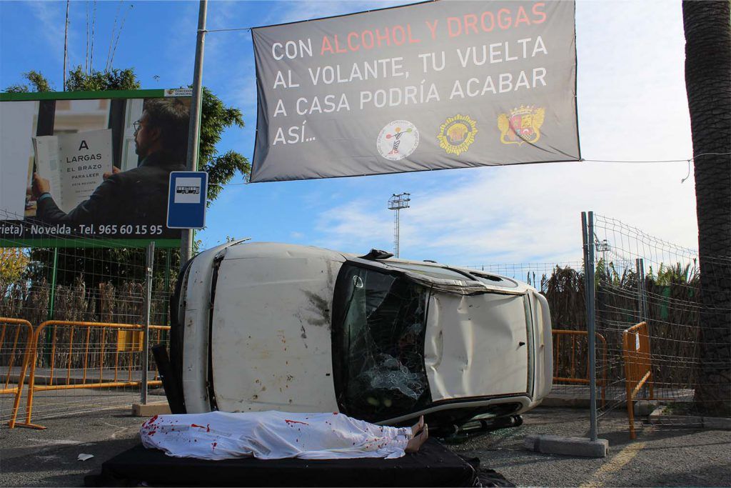 Ayuntamiento de Novelda 01-trafico-navidad-1024x683 Trànsit posa en marxa una impactant campanya visual per a dissuadir de la conducció sota els efectes de drogues o alcohol 