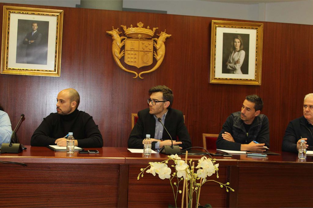 Ayuntamiento de Novelda 04-Reunion-Alcalde-1024x683 Novelda acull una reunió per a analitzar la campanya del raïm de taula embossat 