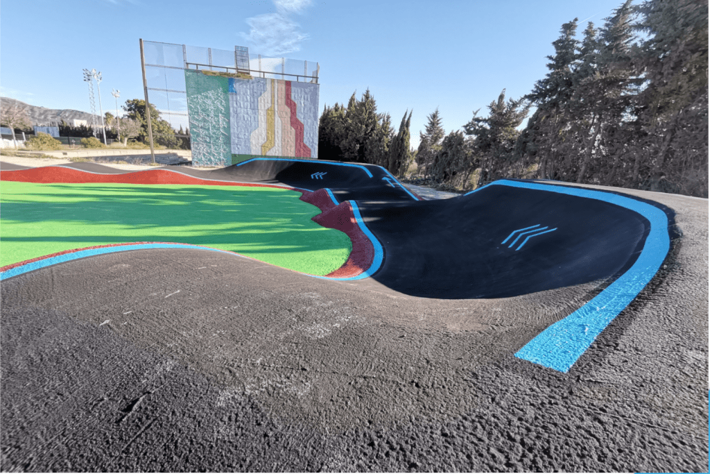 Ayuntamiento de Novelda 02-3-1024x683 Deportes abre el nuevo Pump Track Municipal 