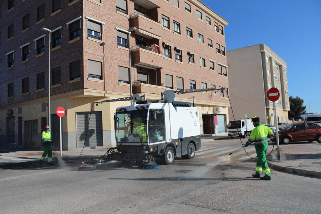Ayuntamiento de Novelda 02-limpieza-viaria-1-1024x683 El Ayuntamiento presenta los nuevos servicios de limpieza viaria 