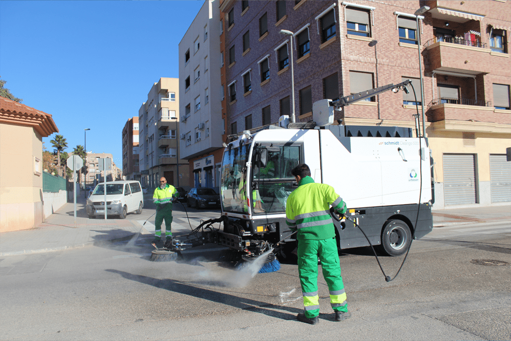 Ayuntamiento de Novelda 03-limpieza-viaria-1-1024x683 El Ayuntamiento presenta los nuevos servicios de limpieza viaria 