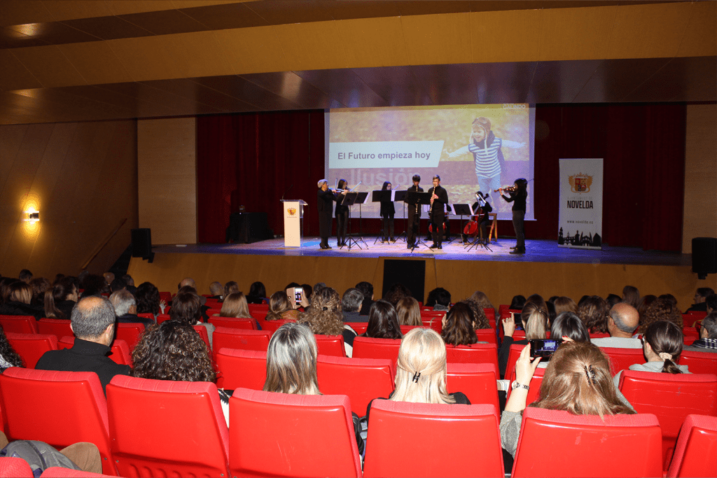 Ayuntamiento de Novelda 05-charla-motivacional-1024x683 El Centre Cívic acull la conferència de Luis Galindo “Seguir construint junts un futur il·lusionant” 