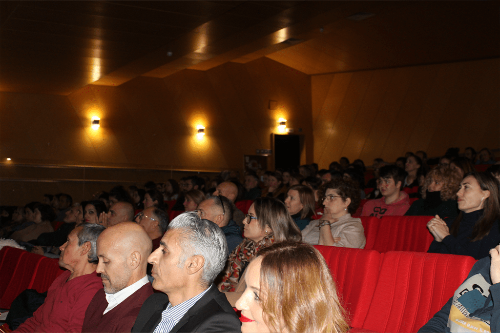 Ayuntamiento de Novelda 07-charla-motivacional-1024x683 El Centre Cívic acull la conferència de Luis Galindo “Seguir construint junts un futur il·lusionant” 
