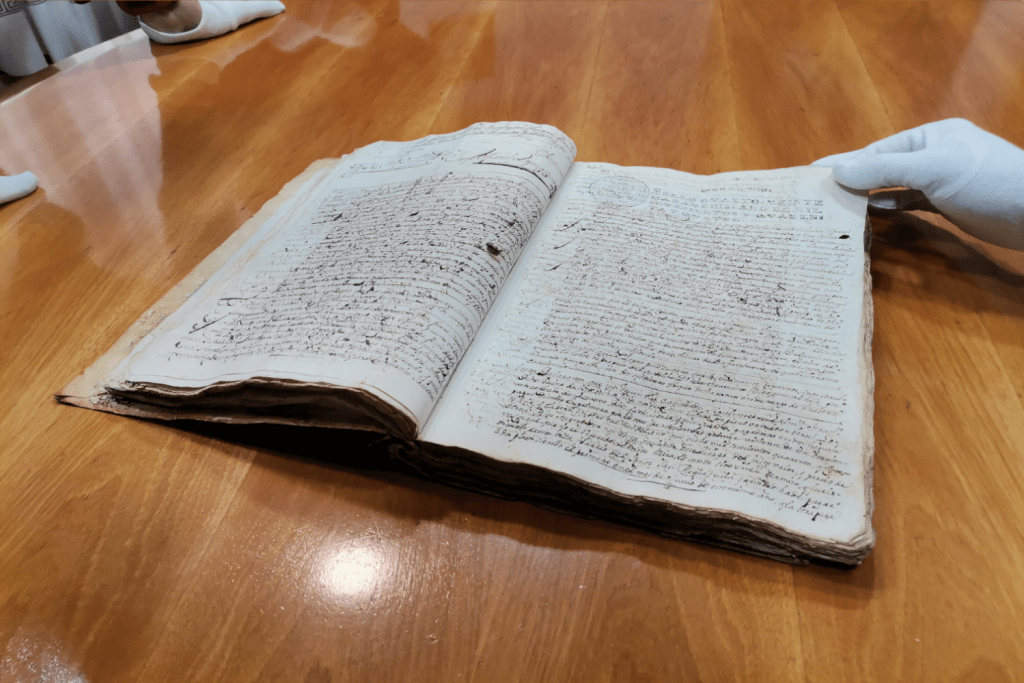Ayuntamiento de Novelda 11-libro-1024x683 Novelda incorpora a su archivo documental un libro de protocolo notarial de 1743 