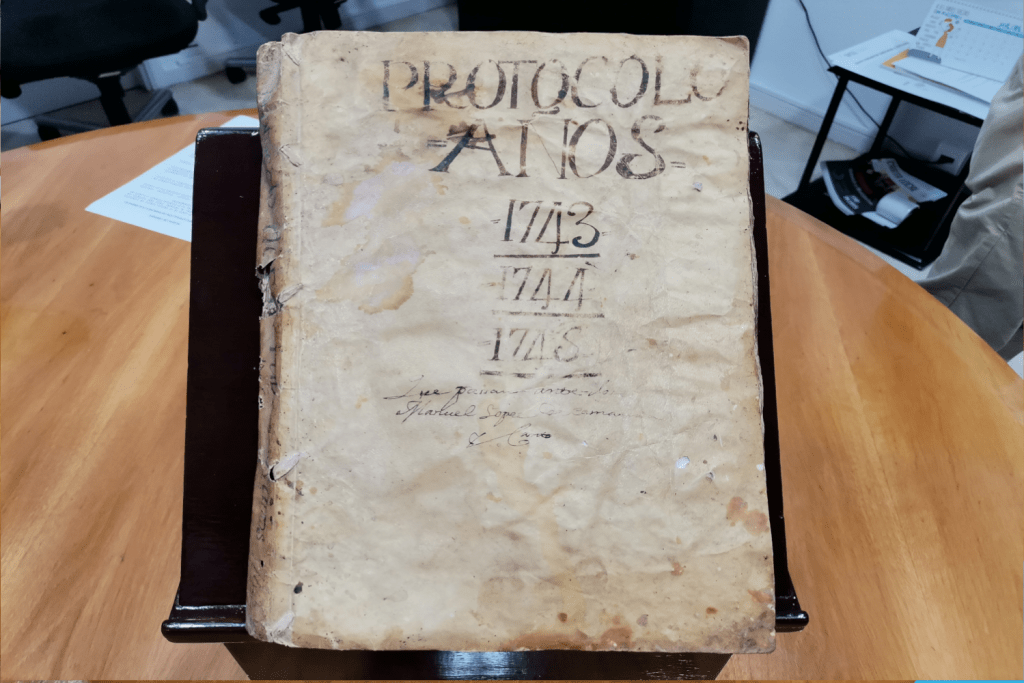Ayuntamiento de Novelda 12-libro-1024x683 Novelda incorpora a su archivo documental un libro de protocolo notarial de 1743 